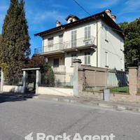 Casa indipendente con giardino, bosco e magazzino