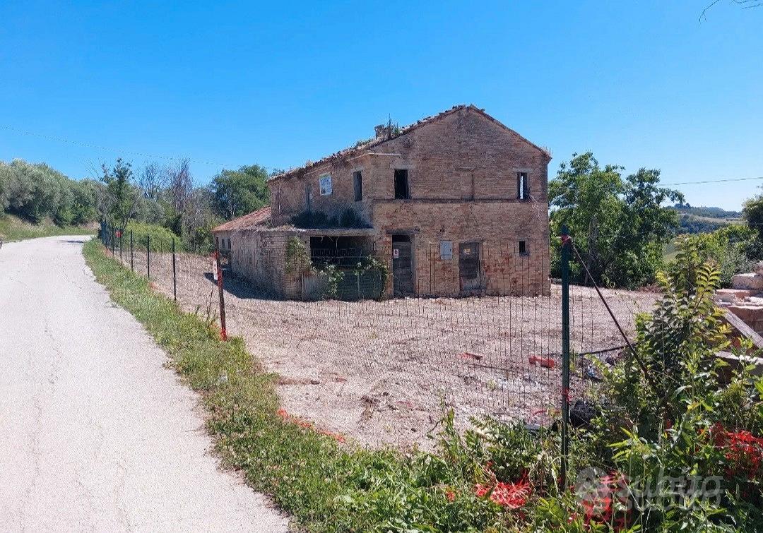 Casa Colonica con Capannone e terreno - Vista 5