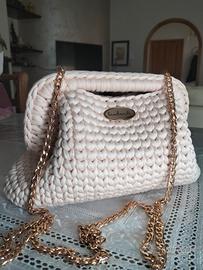 Clutch realizzata a mano