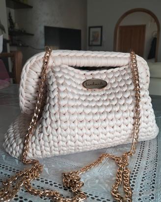 Clutch realizzata a mano