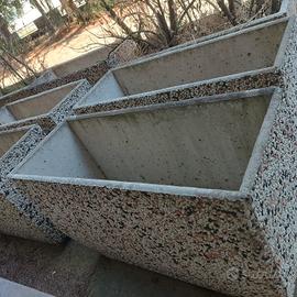 Vasi fioriere da giardino in cemento 
