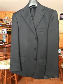 Abito blu da uomo usato