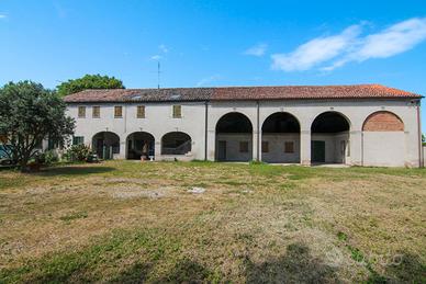 Arzergrande - rustico con ampio giardino