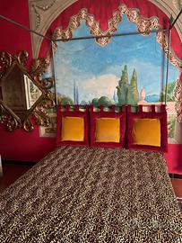 Letto a baldacchino con materasso