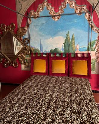 Letto a baldacchino con materasso