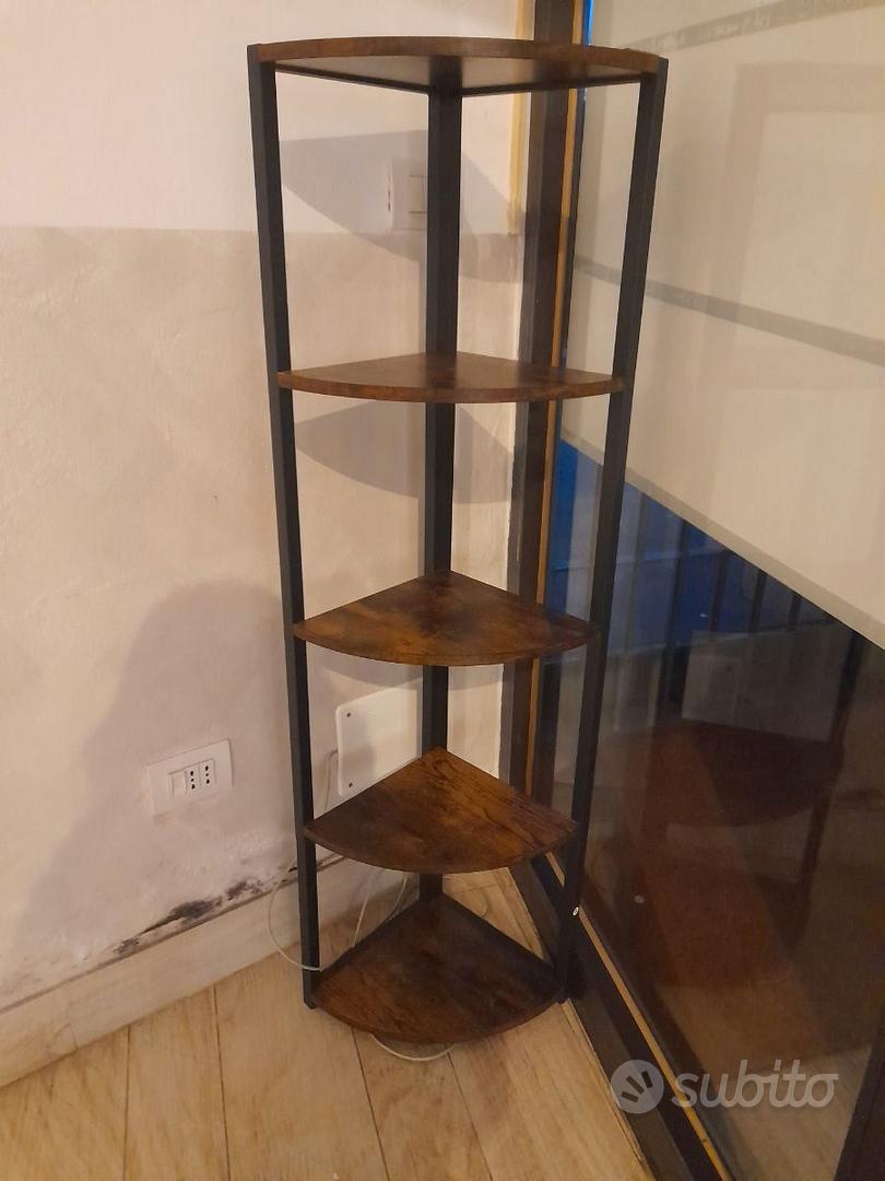 Scaffalatura ad angolo in legno