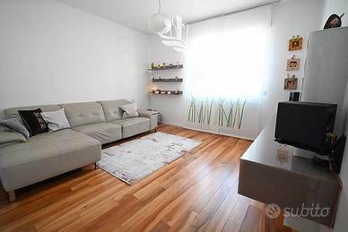 Moderno quadrilocale con posto auto a Bolzano