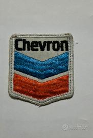 Patch vintage Chevron ricamata 6 × 5,5 cm