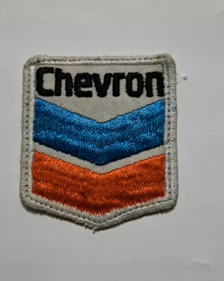Patch vintage Chevron ricamata 6 × 5,5 cm