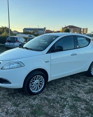 Lancia Ypsilon 0.9 TwinAir 85 CV 5 porte Metano Ec