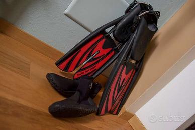 Pinne e scarpe per immersioni