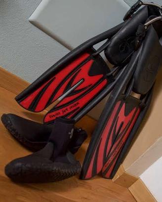 Pinne e scarpe per immersioni