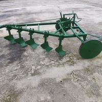 Aratro 5 vomeri trainato