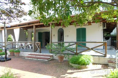 Villa bifamiliare vicino al mare