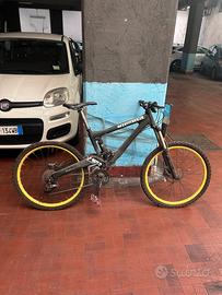 Commencal bicicletta bi-ammortizzata 26