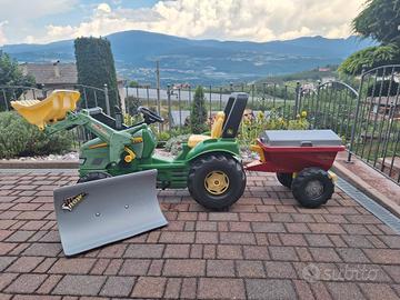 Trattore a pedali con accessori 