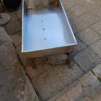 Vasca in acciaio inox con piedini