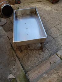 Vasca in acciaio inox con piedini