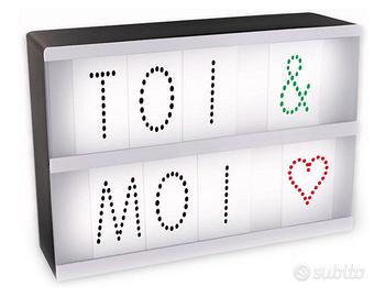 Bacheca luminosa lampada a righe con scritta