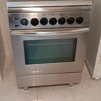 Cucina ad induzione 4 piastre con forno 