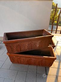 Tre vasi di terracotta con decoro