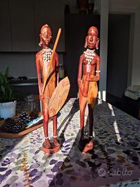 Statue in legno