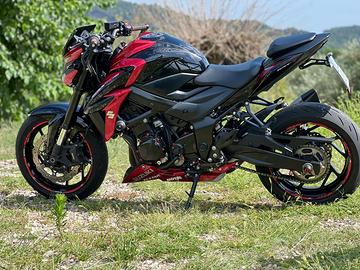 Suzuki gsx s 750