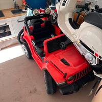 Jeep Wrangler e Piaggio Vespa