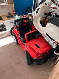 Jeep Wrangler e Piaggio Vespa