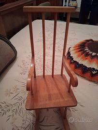 sedia a dondolo per bambola 