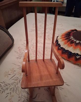 sedia a dondolo per bambola 