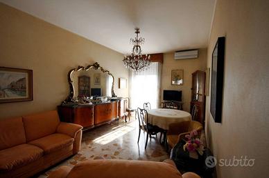 Appartamento di 96 m² con 3 locali e box auto a Mi