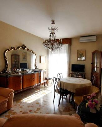 Appartamento di 96 m² con 3 locali e box auto a Mi
