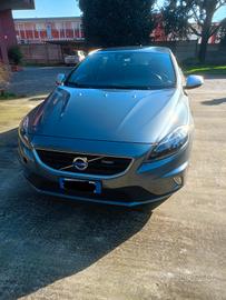  Volvo V40 D2   R-design