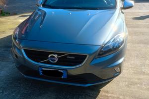  Volvo V40 D2   R-design