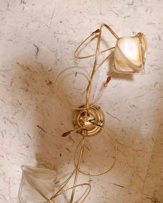 lampadario a parete in stile floreale classico,