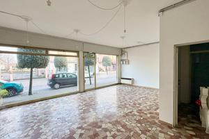 NEGOZIO A VILLA DEL CONTE