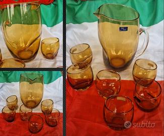 set vetro ambrato nuovo,si spedizione 