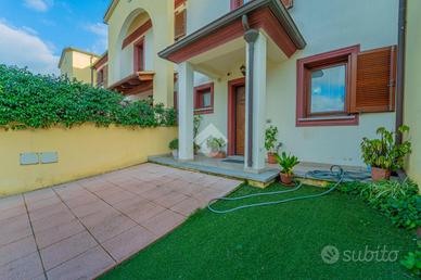 VILLA A SCHIERA CENTRALE A OLBIA
