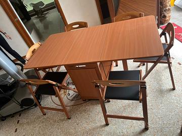 Tavolo pieghevole+6 sedie foppapedretti