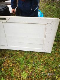 Vecchia porta in legno