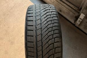 Gomma invernale Falken 235/35/19