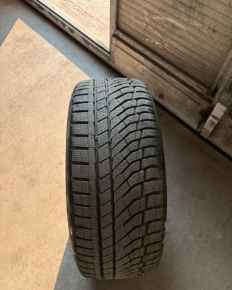 Gomma invernale Falken 235/35/19