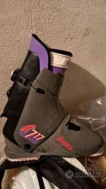 Attrezzatura da sci scarponi tuta giacca occhiali.