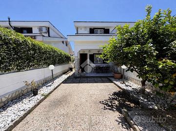 VILLA A SCHIERA A ARDEA