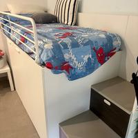 Lettino per bambini con mobile