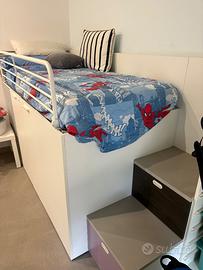 Lettino per bambini con mobile