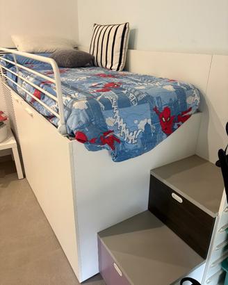 Lettino per bambini con mobile