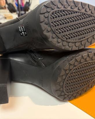 Stivali Alti GEOX in Vera Pelle Nera con Tacco – O
