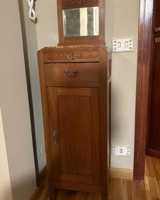 Mobiletto in legno con specchio